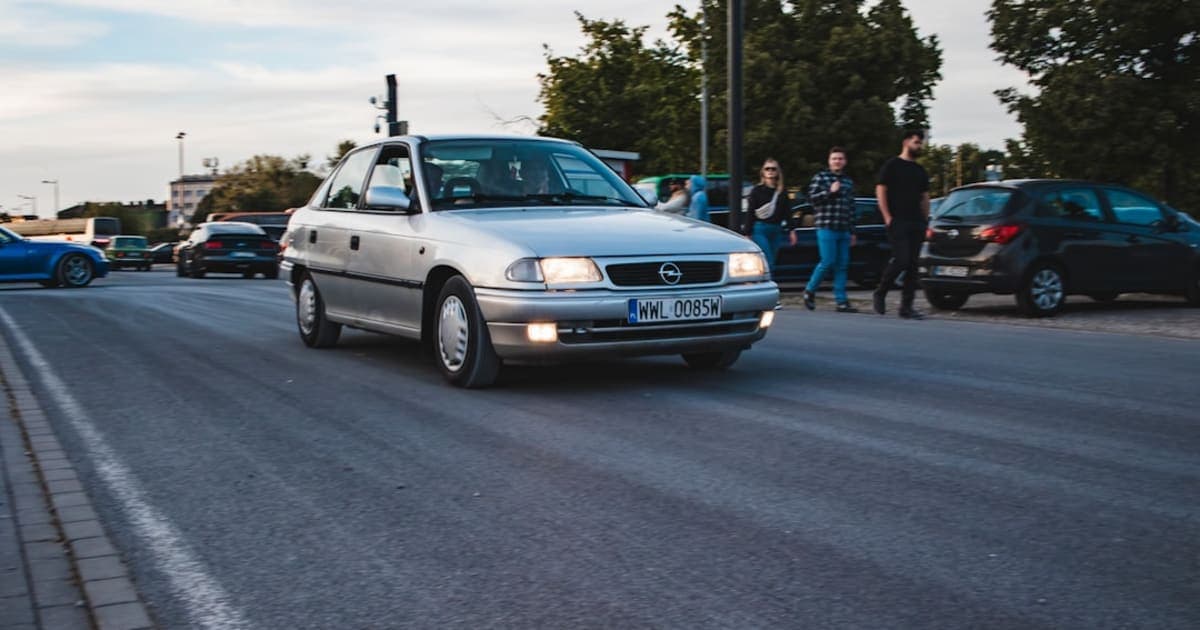 Gece Araç Kullanırken Parlamayı Önleyen Cam Teknolojileri
